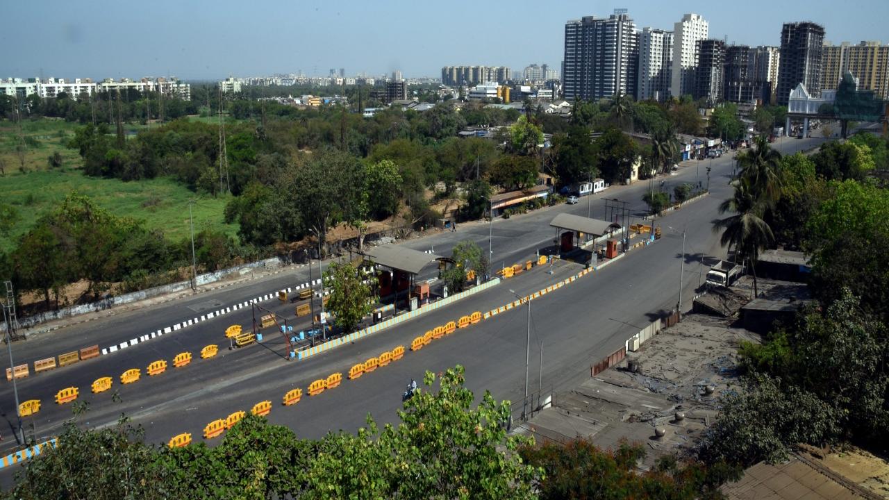 2020: This portion of the Western Express Highway, at the Dahisar Check Naka, has rarely sported this kind of empty look, but the pandemic miraculously cleared it of all congestion during the lockdown on March 22, 2020. Pic/Nimesh Dave